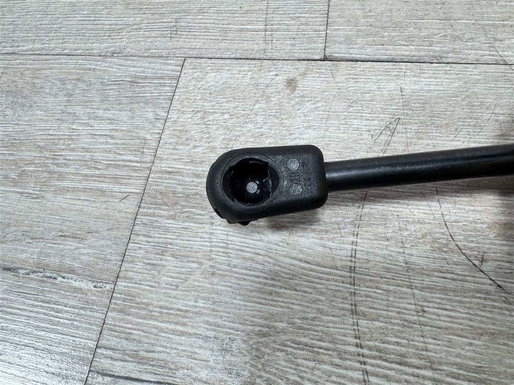 Амортизатор капота, 2000 рублей, Севастополь