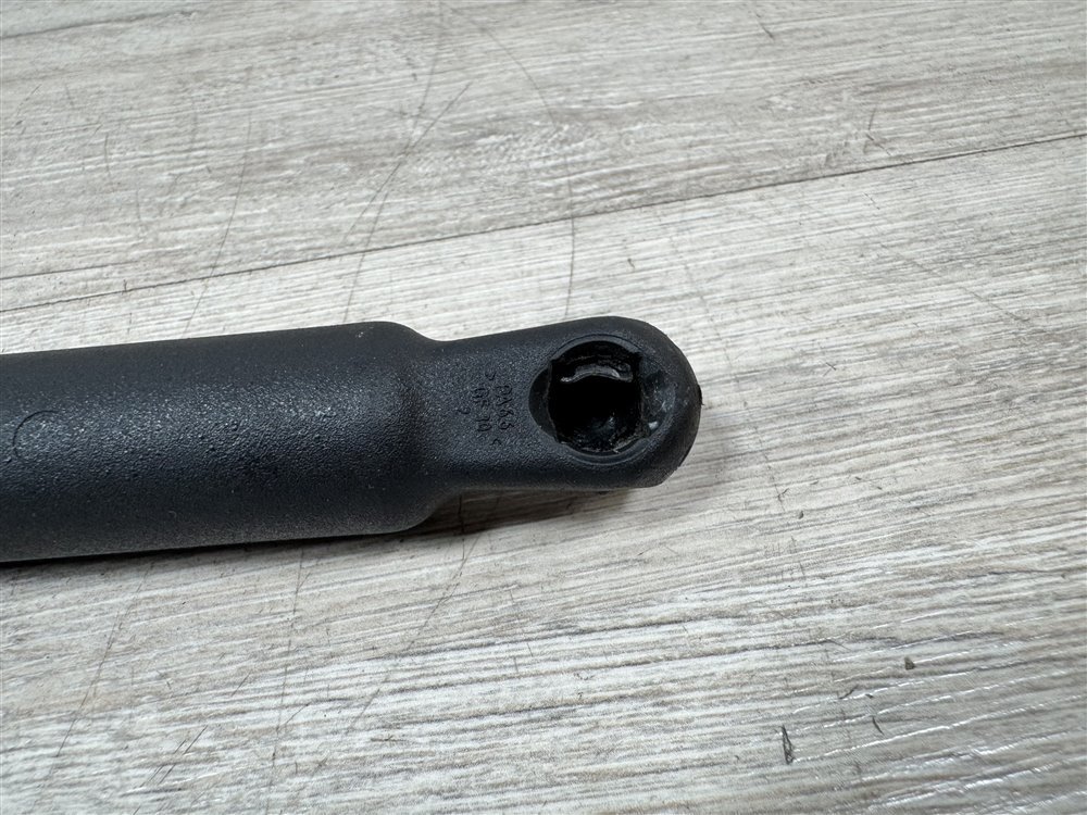 Амортизатор капота, 2000 рублей, Севастополь