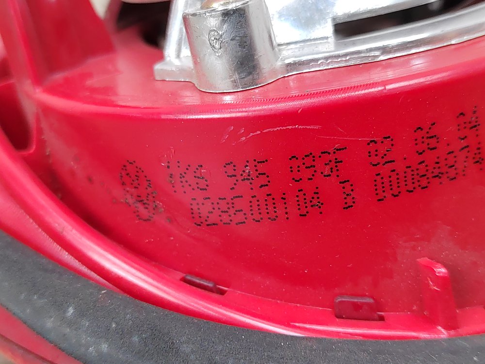 Фонарь в крышку багажника, 1000 рублей, Москва