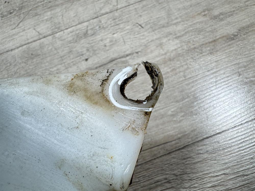 Бачок омывателя, 1000 рублей, Севастополь