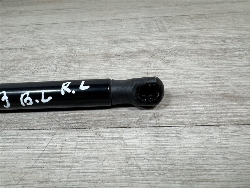 Амортизатор крышки багажника, 500 рублей, Севастополь