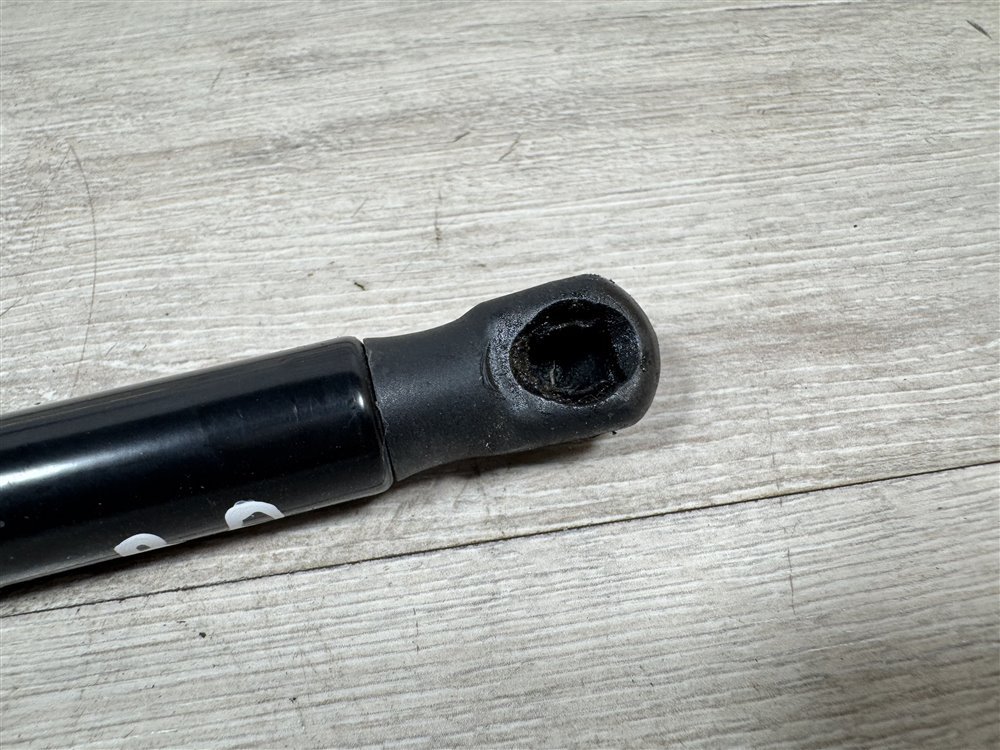 Амортизатор крышки багажника, 500 рублей, Севастополь