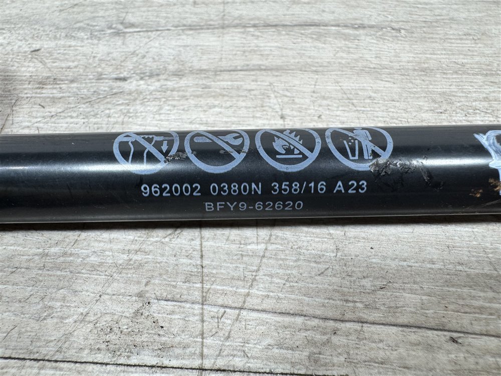 Амортизатор крышки багажника, 500 рублей, Севастополь