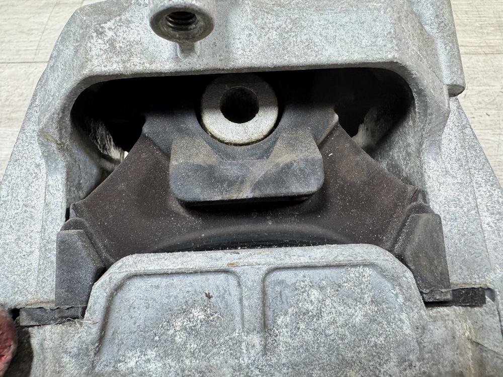 Подушка двигателя, 2000 рублей, Севастополь