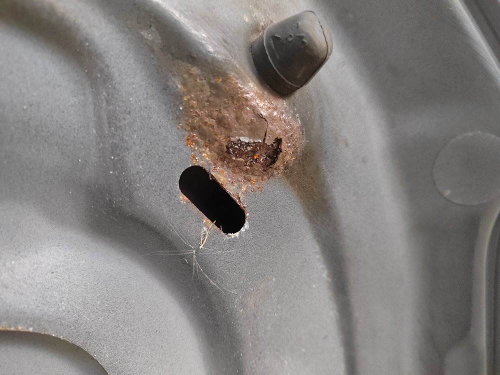 Капот, 19000 рублей, Москва