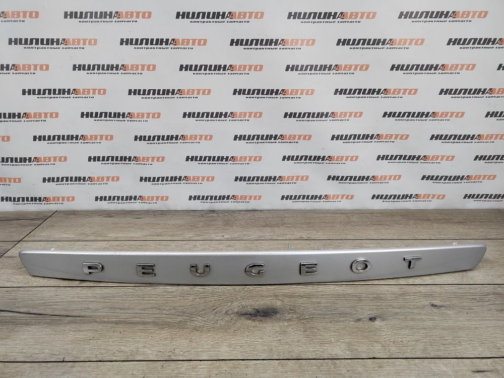 Накладка крышки багажника, 1300 рублей, Москва