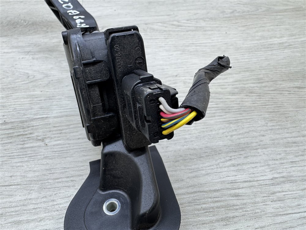 Педаль газа, 1000 рублей, Севастополь