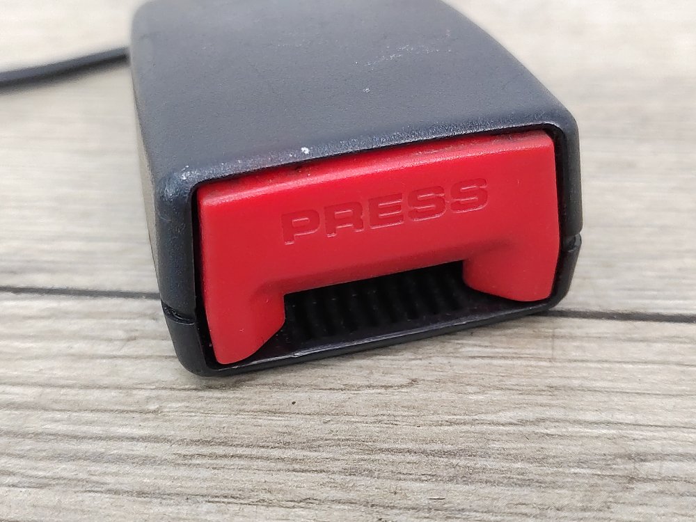 Замок ремня безопасности, 1000 рублей, Москва