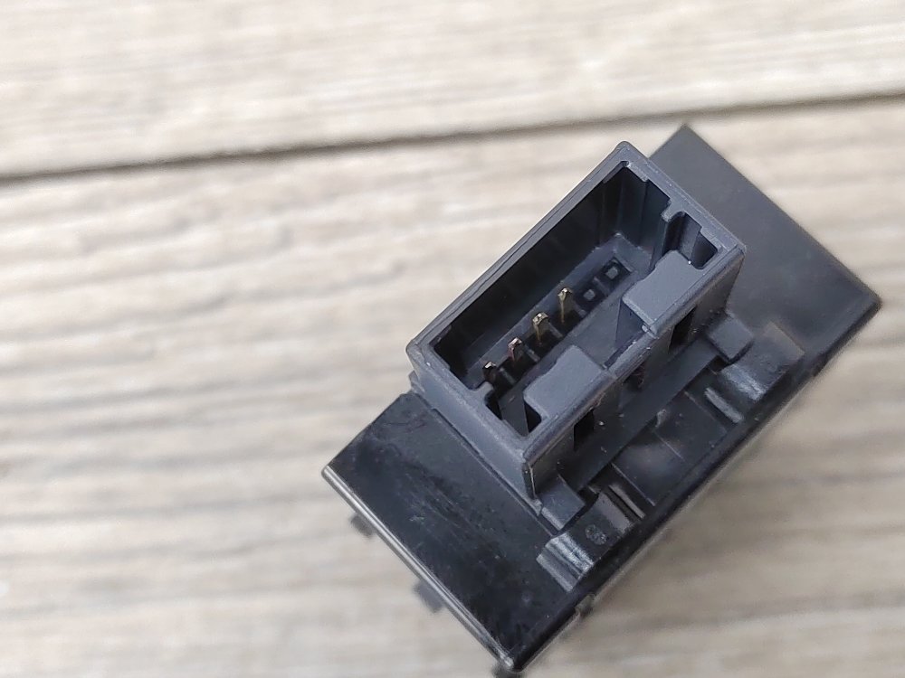 Кнопка антипробуксовочной системы, 500 рублей, Москва