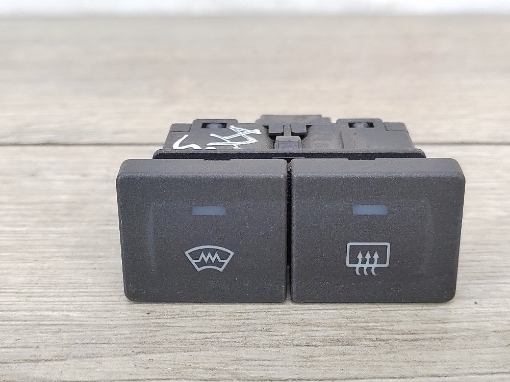 Кнопка обогрева лобового стекла, 1000 рублей, Москва