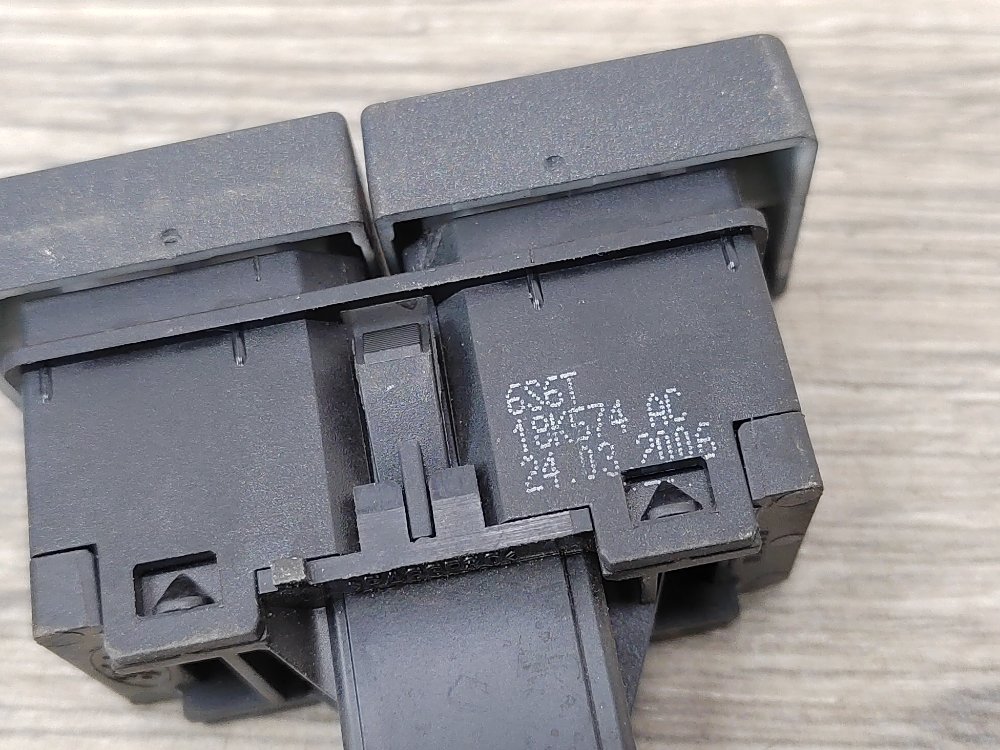 Кнопка обогрева лобового стекла, 1000 рублей, Москва