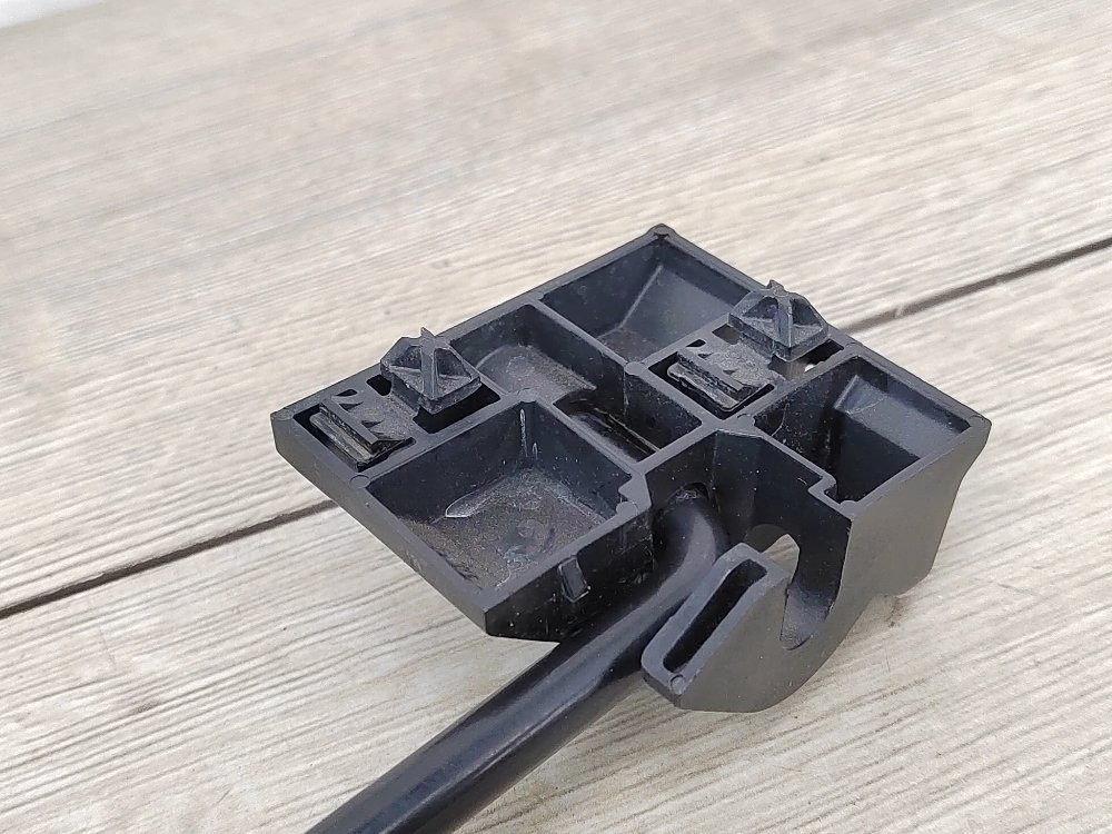 Упор капота, 700 рублей, Москва