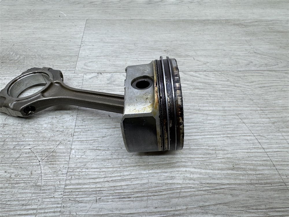 Поршень двигателя, 2000 рублей, Севастополь