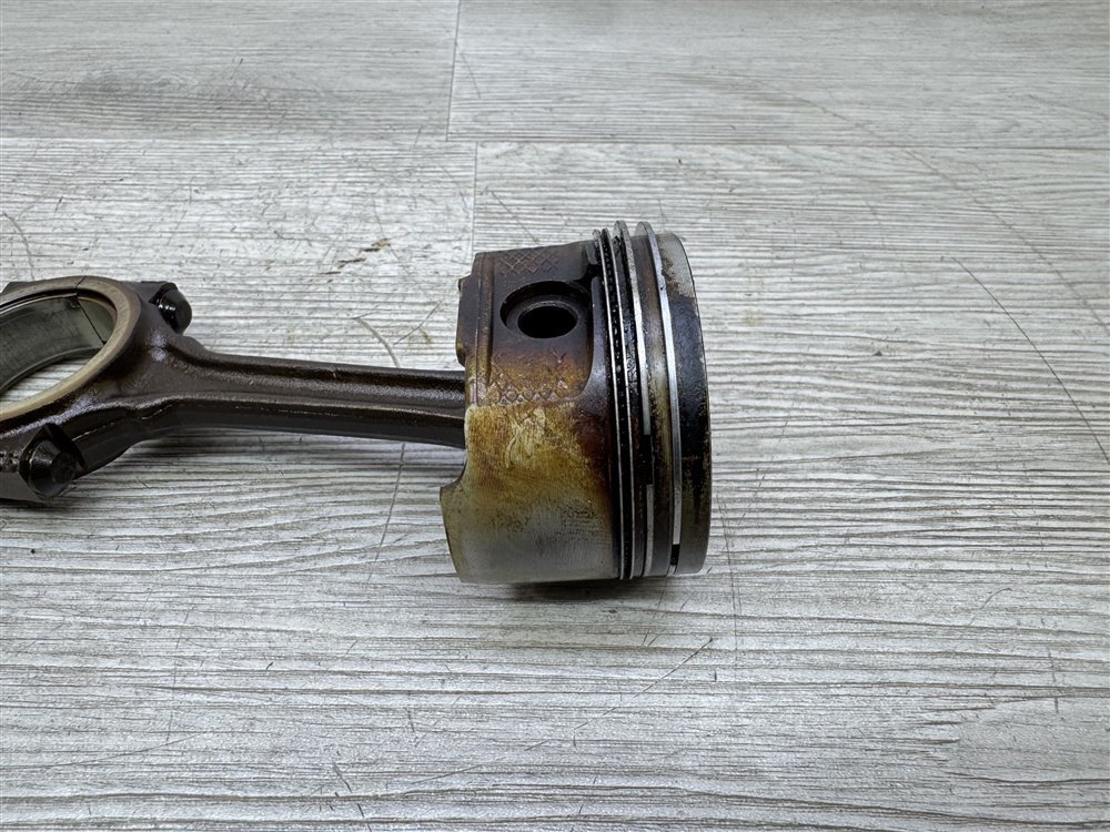 Поршень двигателя, 2000 рублей, Севастополь