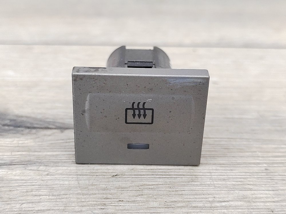 Кнопка обогрева заднего стекла, 500 рублей, Москва