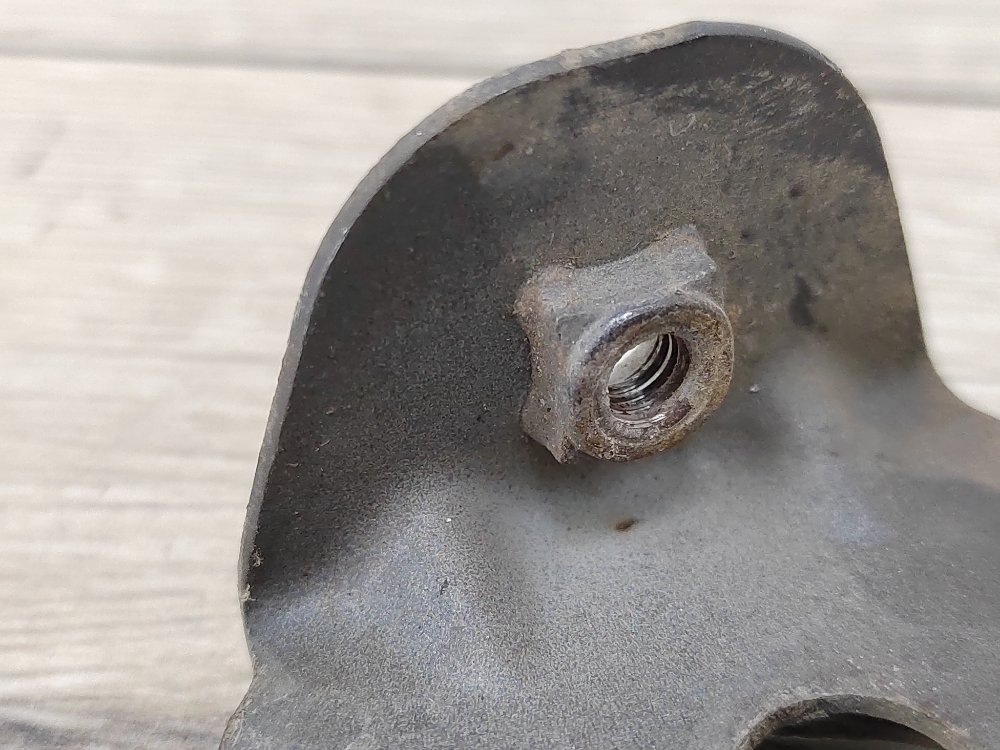 Кронштейн крыла, 1000 рублей, Москва