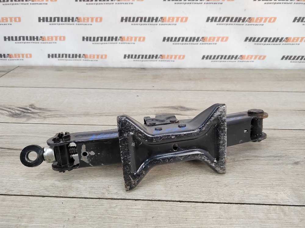 Домкрат, 2000 рублей, Москва