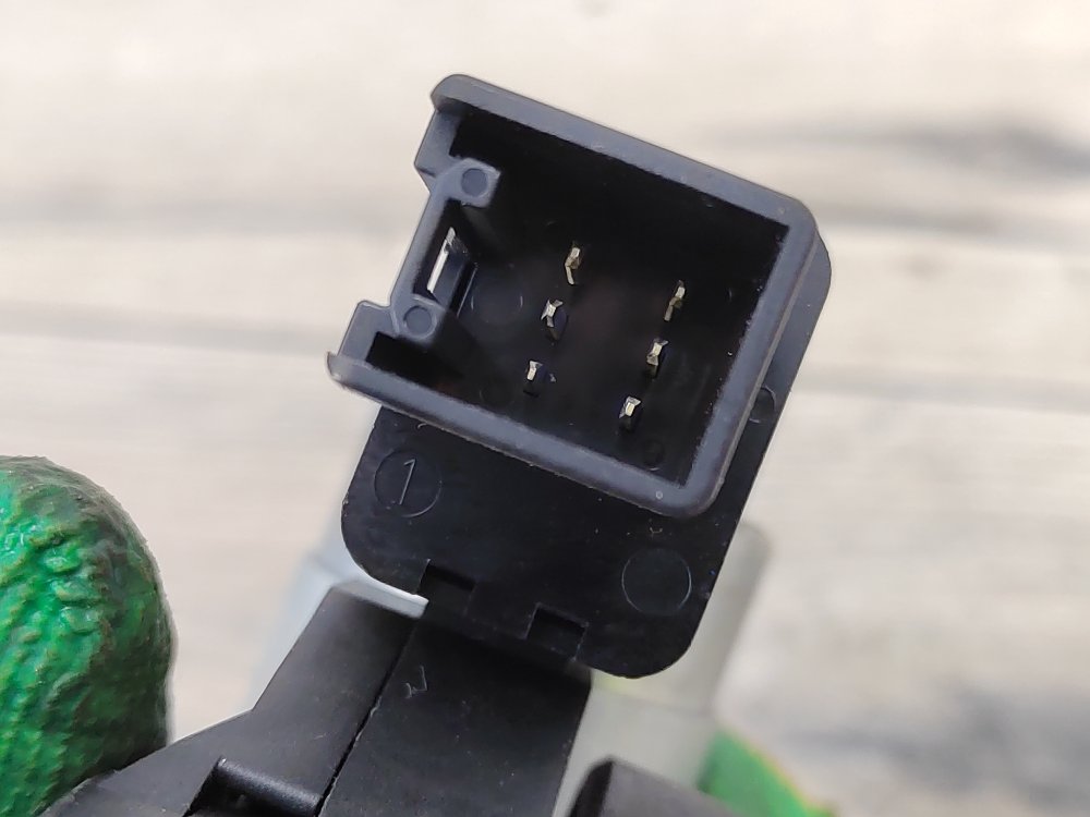 Стеклоподъемник, 1000 рублей, Москва