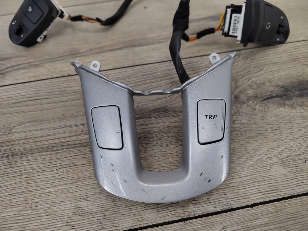 Кнопки на руль, 1000 рублей, Москва