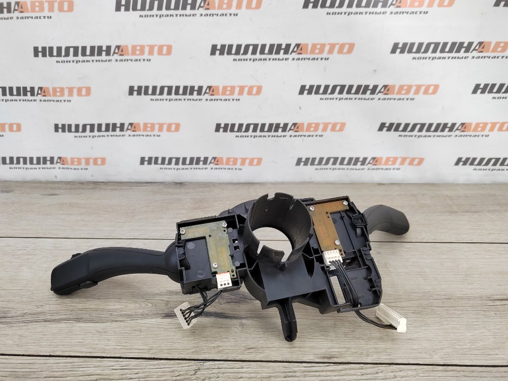 Подрулевой переключатель, 2000 рублей, Москва