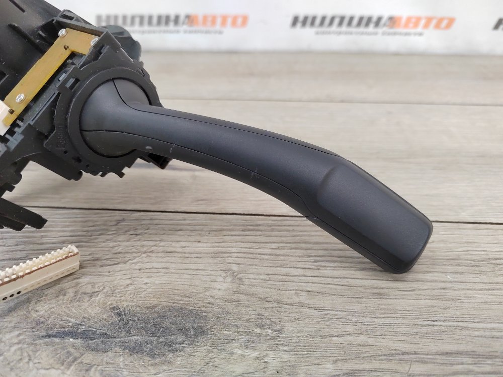 Подрулевой переключатель, 2000 рублей, Москва