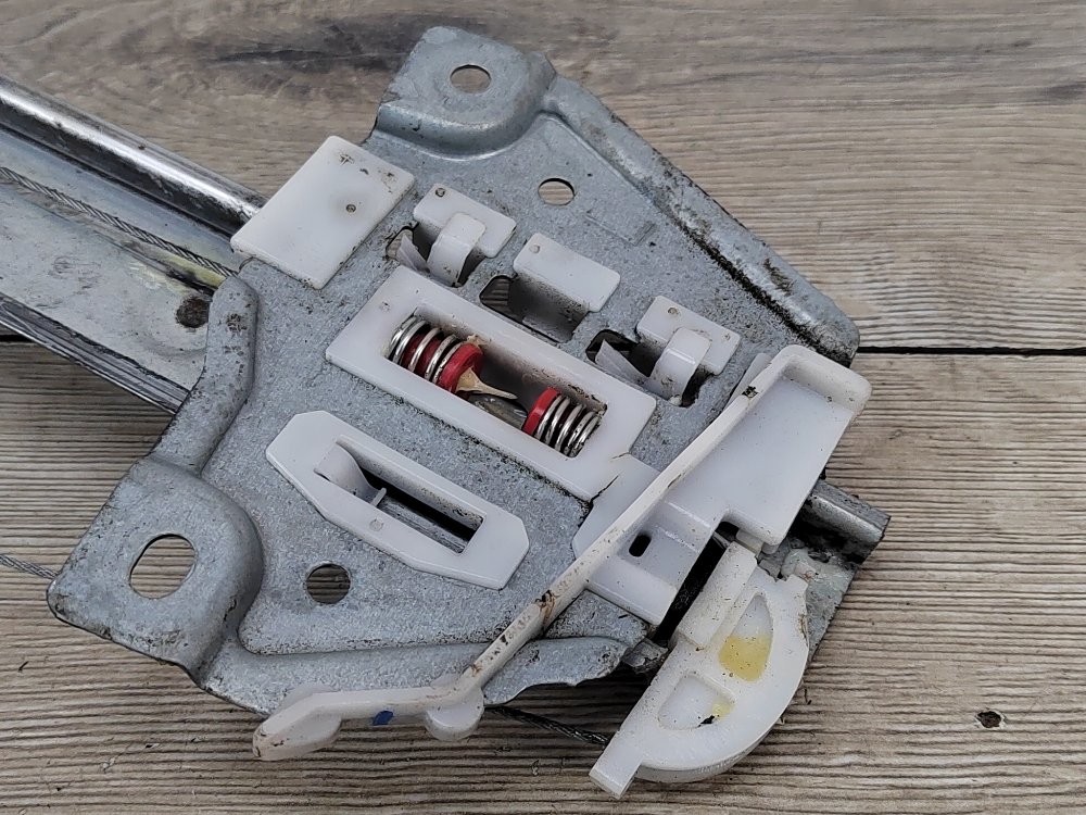 Стеклоподъемник, 1000 рублей, Москва