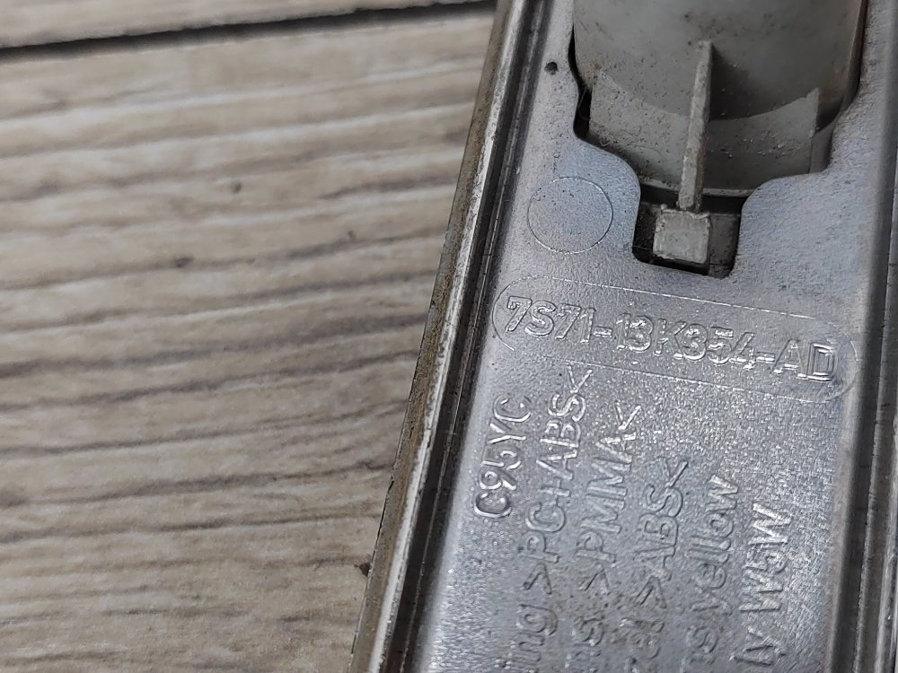 Повторитель поворота в крыло, 500 рублей, Москва