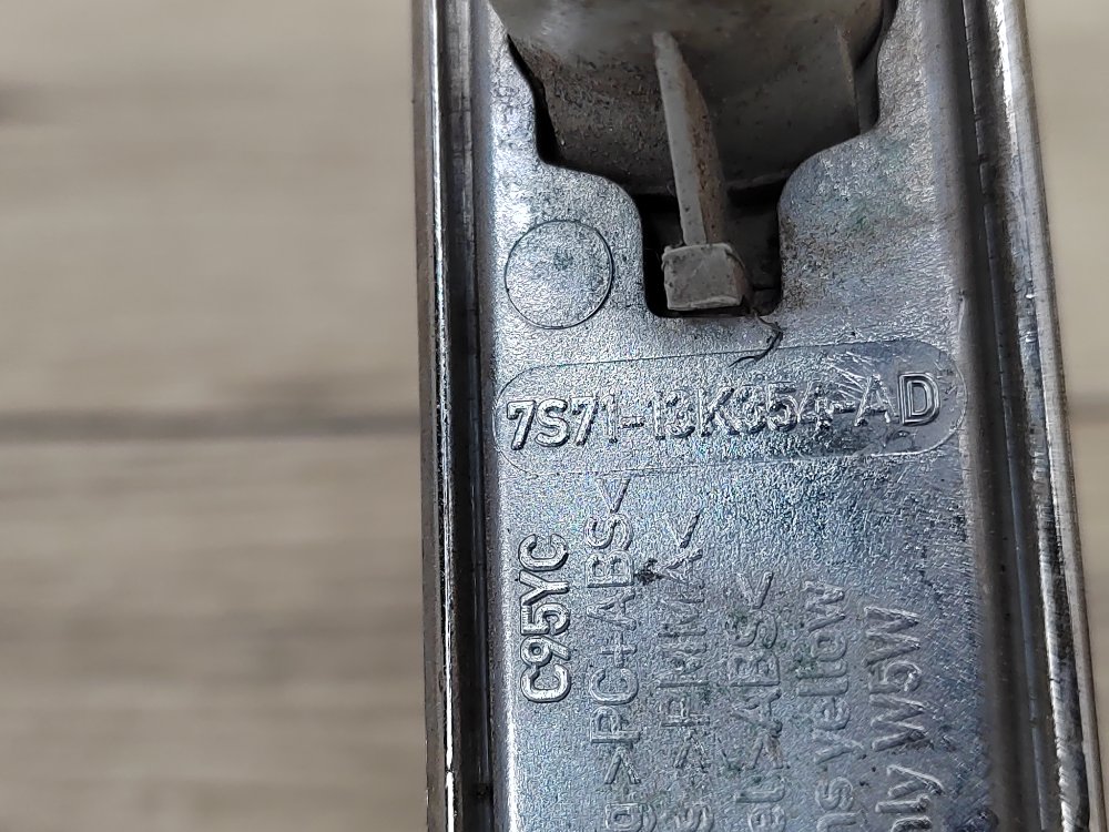 Повторитель поворота в крыло, 500 рублей, Москва