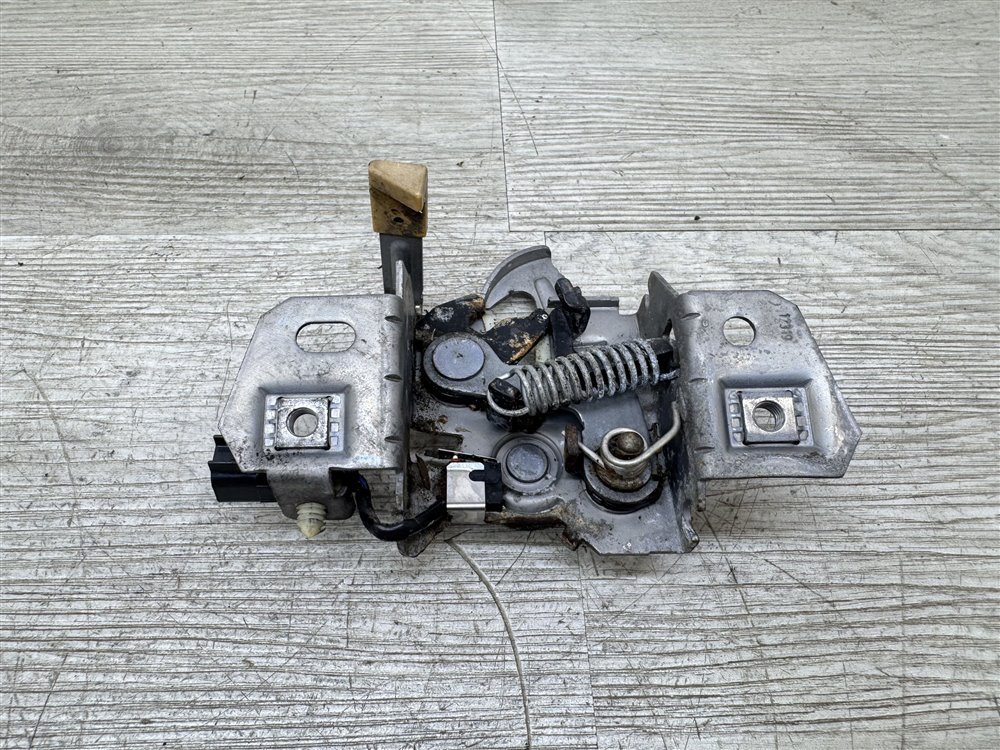 Замок капота, 500 рублей, Севастополь