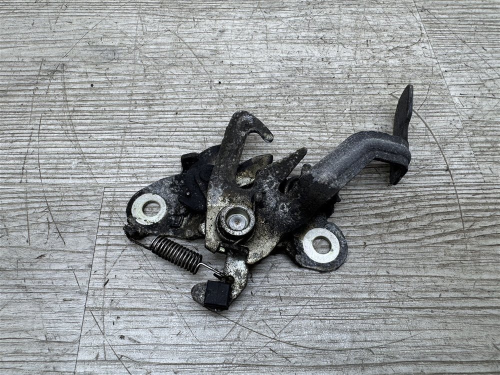 Замок капота, 900 рублей, Севастополь