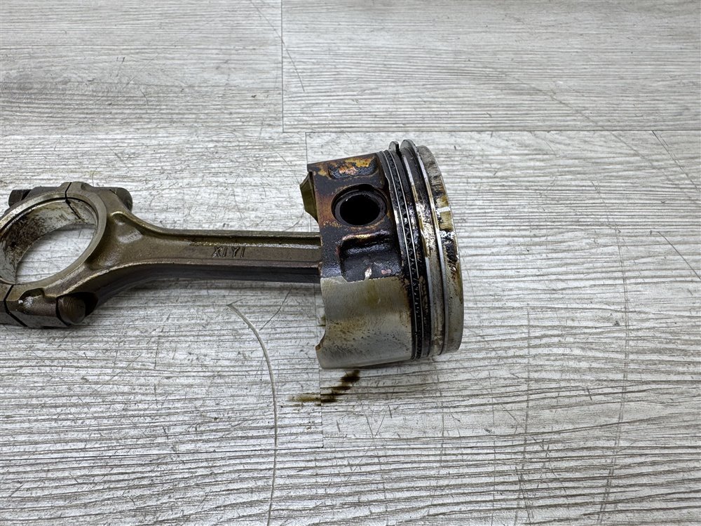 Поршень двигателя, 2000 рублей, Севастополь