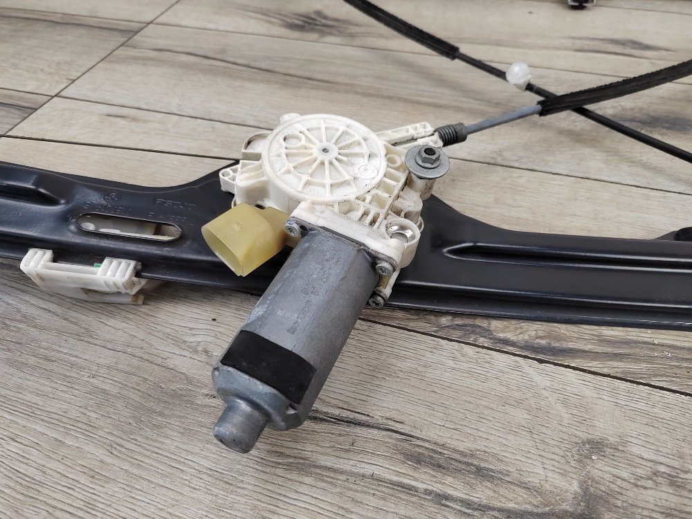 Стеклоподъемник, 1000 рублей, Москва