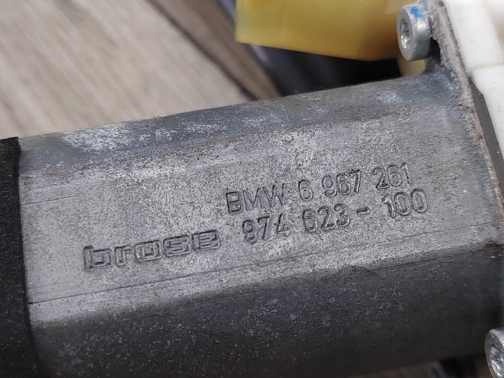 Стеклоподъемник, 1000 рублей, Москва