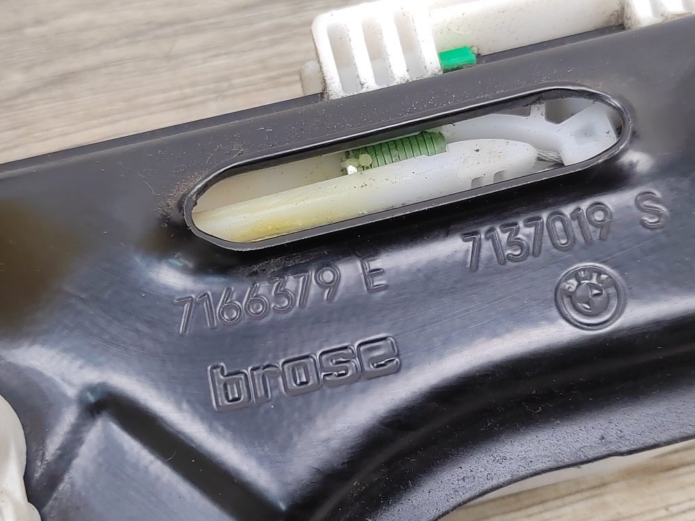 Стеклоподъемник, 1000 рублей, Москва