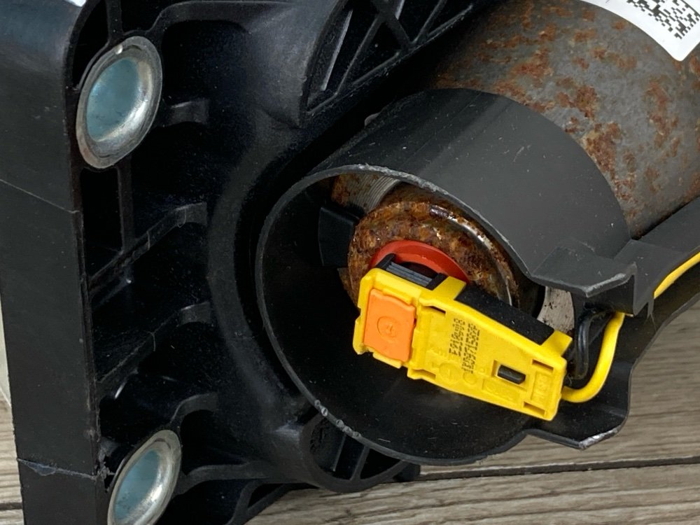 Подушка безопасности в торпедо, 3000 рублей, Москва