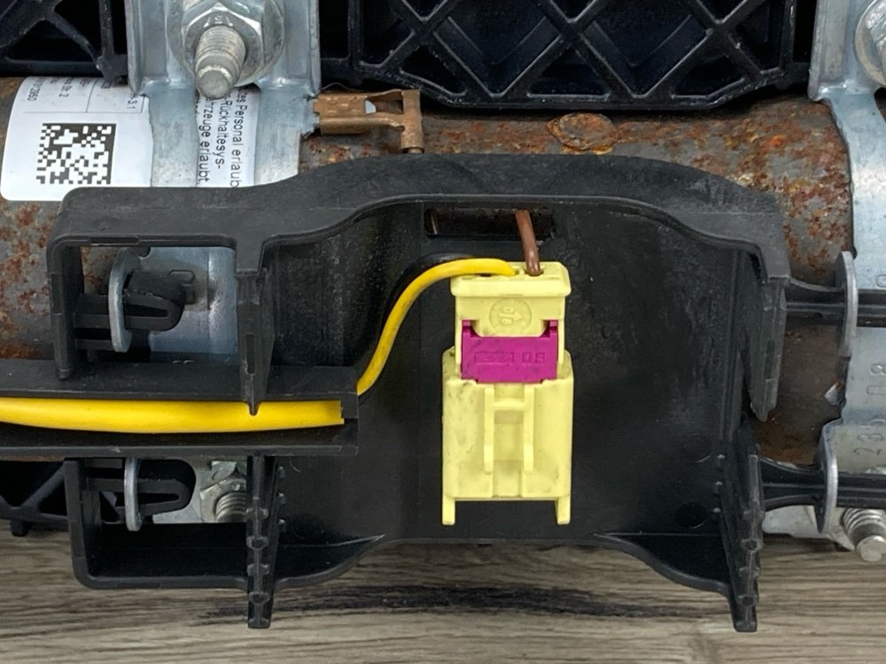 Подушка безопасности в торпедо, 3000 рублей, Москва