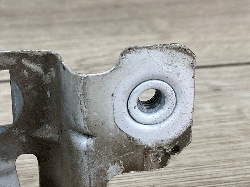 Кронштейн крыла, 500 рублей, Москва