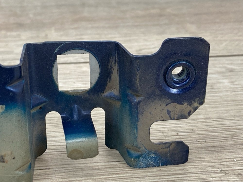 Кронштейн крыла, 500 рублей, Москва