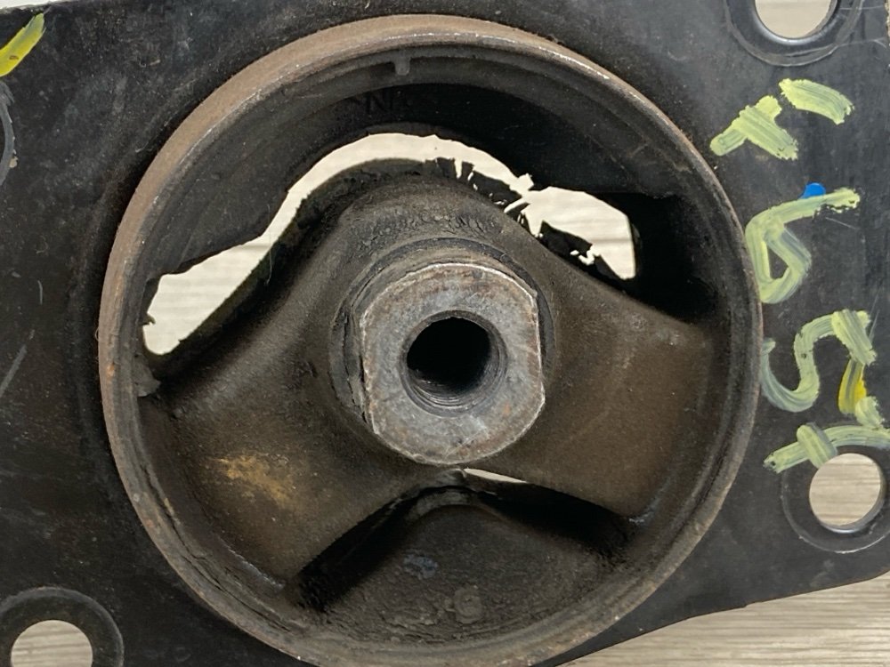 Подушка двигателя, 900 рублей, Москва