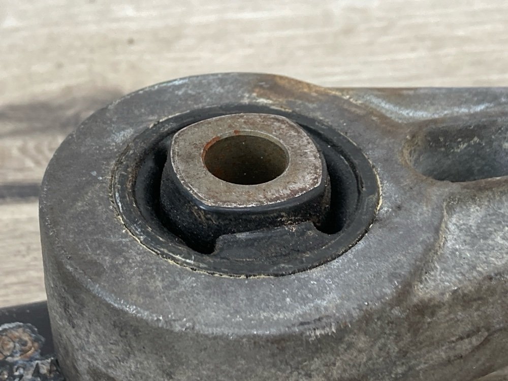 Подушка двигателя, 1000 рублей, Москва