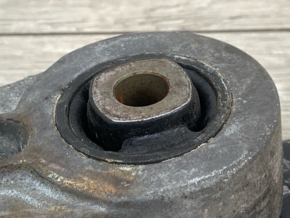 Подушка двигателя, 1000 рублей, Москва