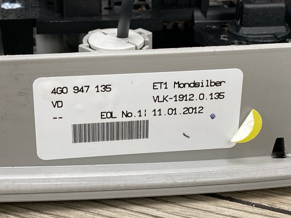 Плафон салона, 2000 рублей, Москва