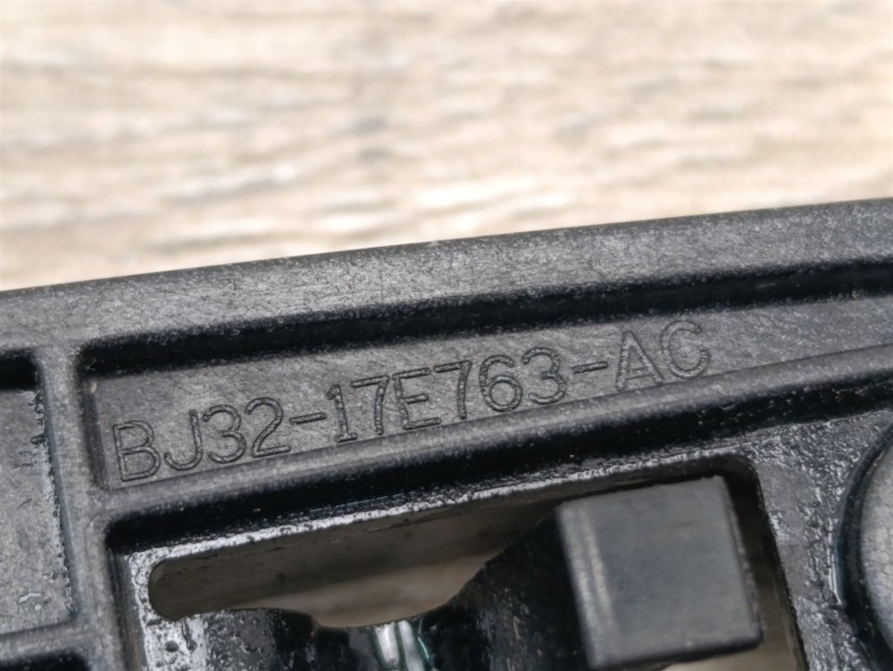 Кронштейн крыла, 1000 рублей, Москва