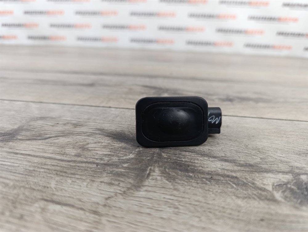 Кнопка открывания багажника, 1000 рублей, Москва