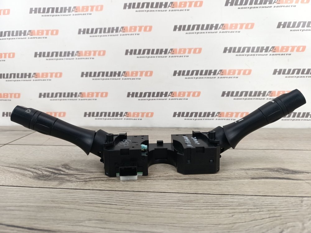 Подрулевой переключатель, 2000 рублей, Москва