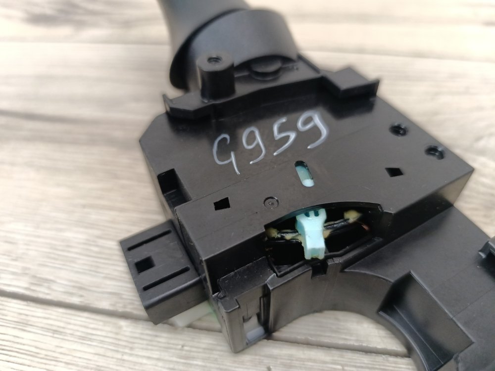 Подрулевой переключатель, 2000 рублей, Москва