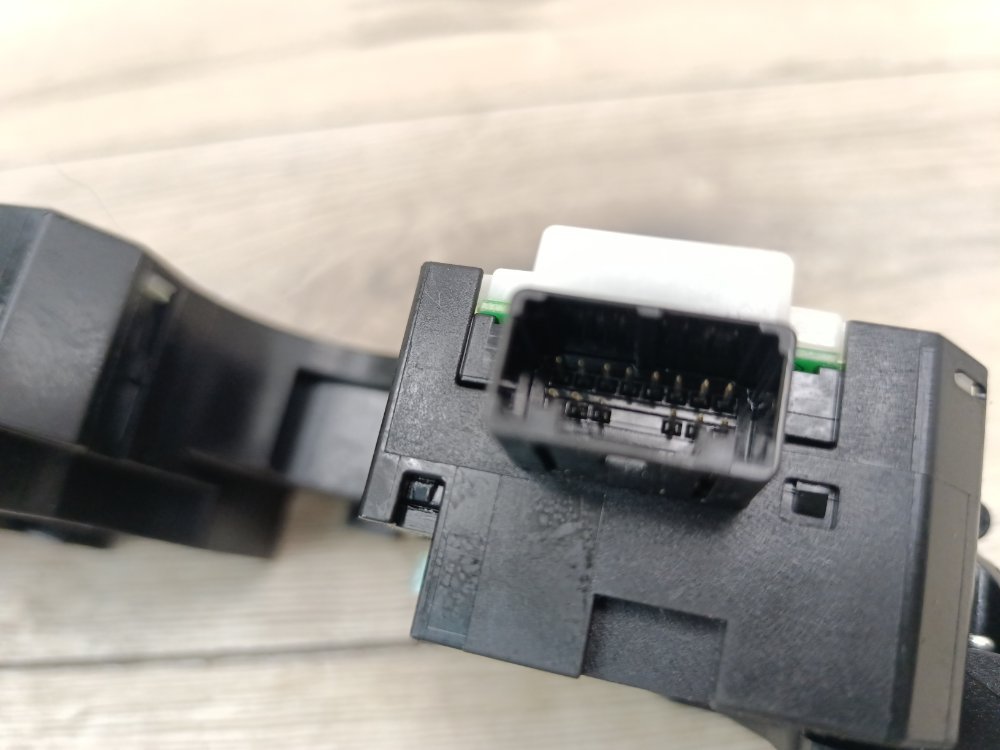 Подрулевой переключатель, 2000 рублей, Москва