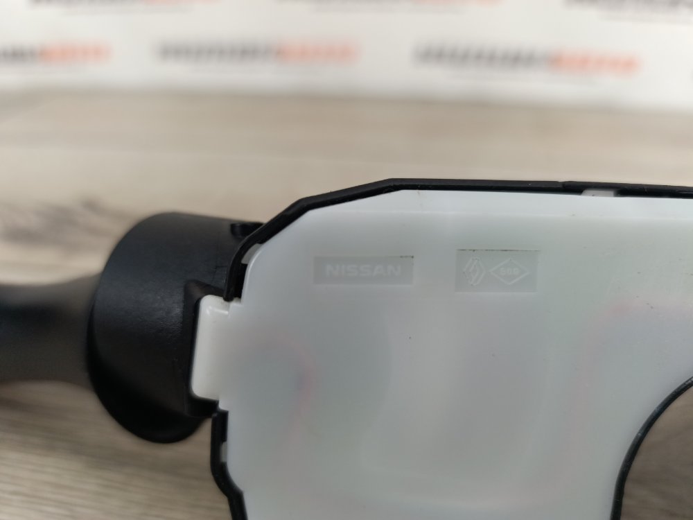 Подрулевой переключатель, 2000 рублей, Москва