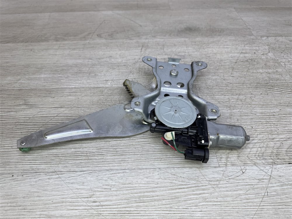 Стеклоподъемник, 1000 рублей, Севастополь