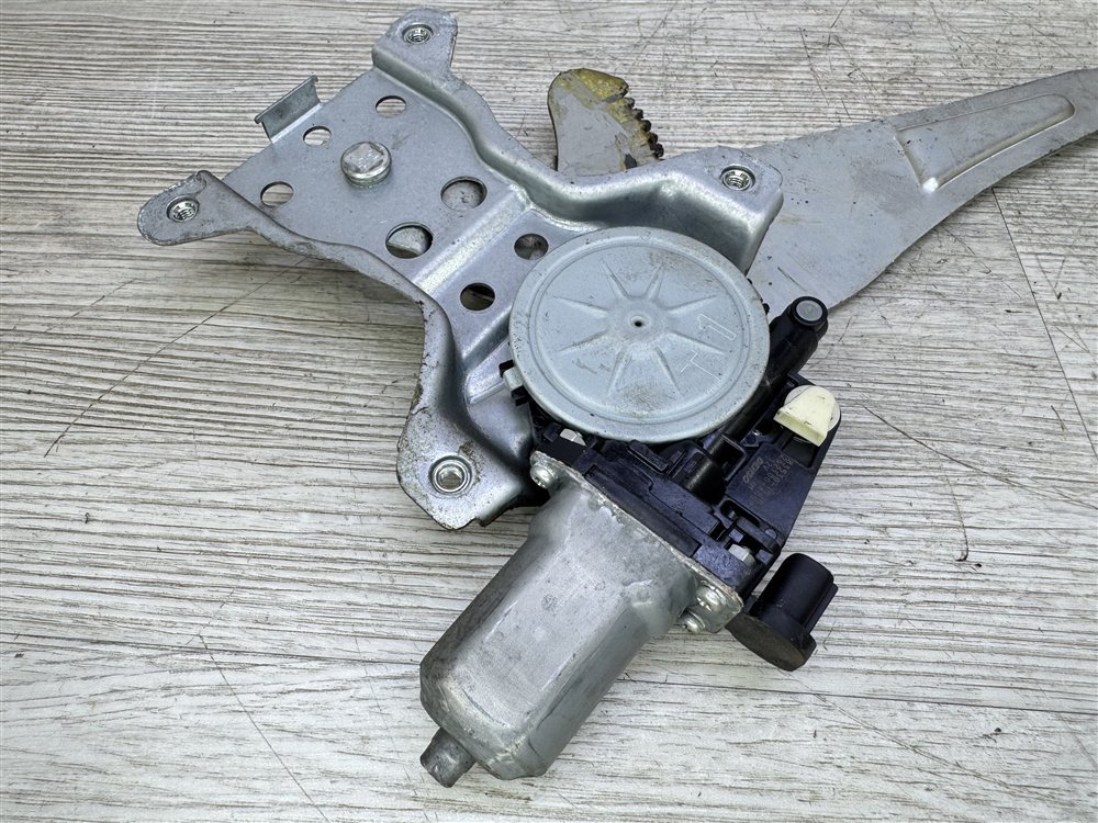 Стеклоподъемник, 1000 рублей, Севастополь